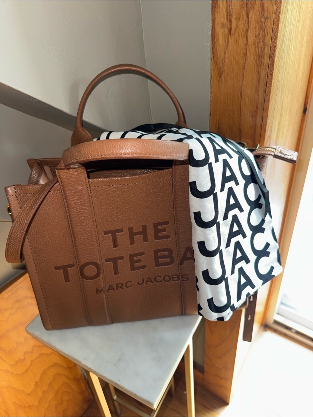 Marc Jacobs The Tote Bag - Picture 9 of 9